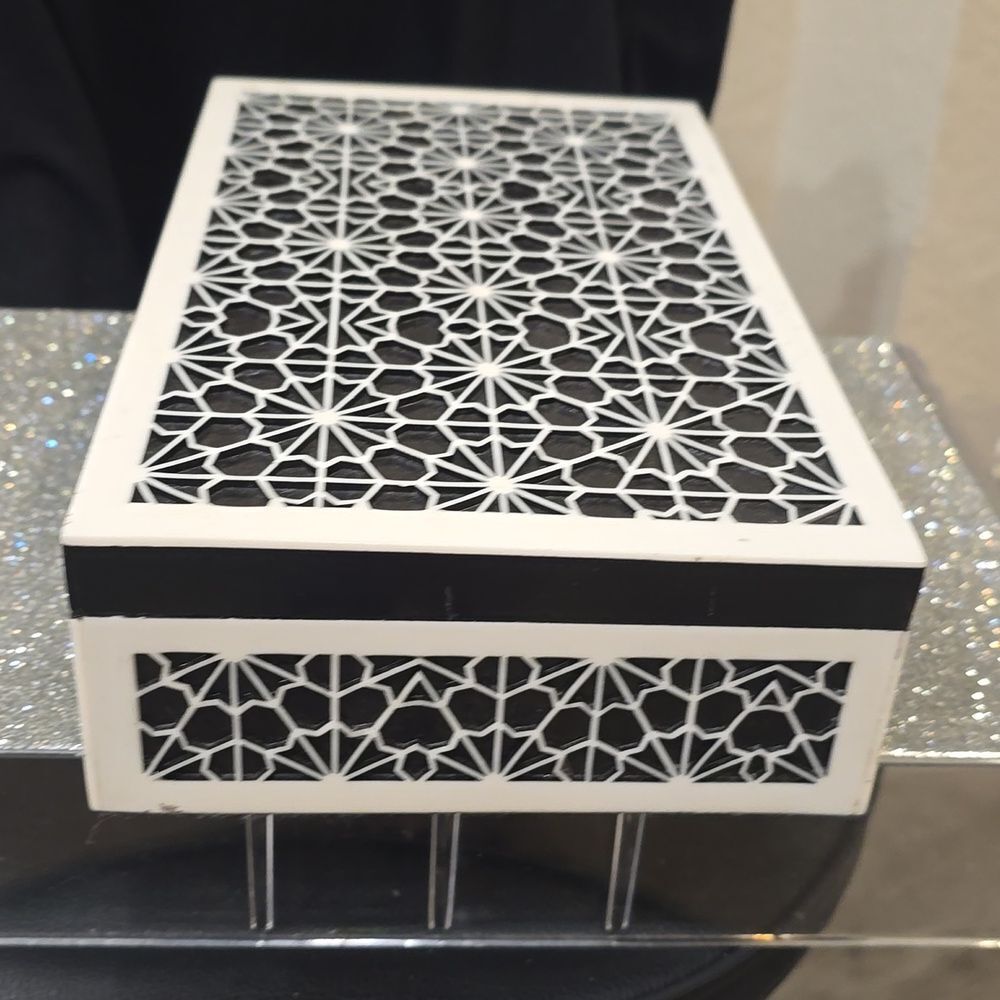 Handcrafted In India Bone & Resin Shiraz Pattern Keepsake Decorative Box - Picture 9 of 12